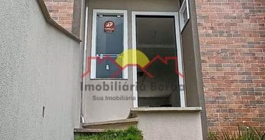 Sobrado Geminado com Amplo Espaço e Sacada