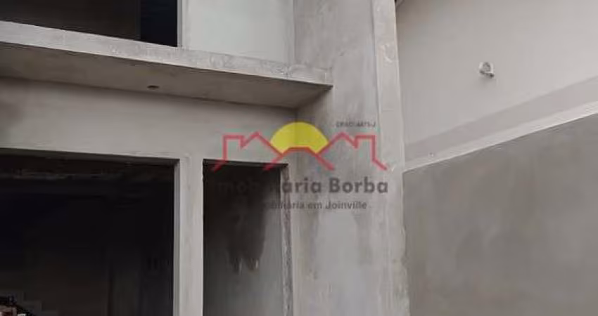 Sobrado Geminado com Amplo Espaço e 02 Suítes