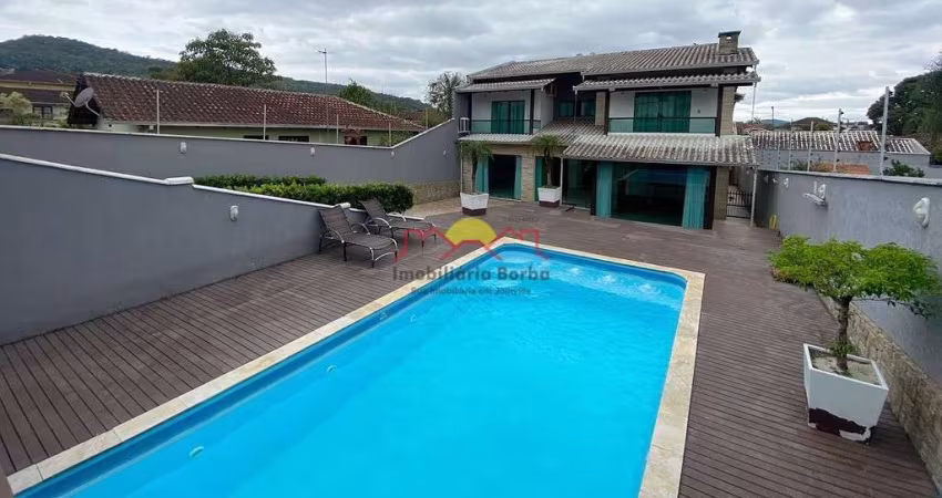 Sobrado de Alto Padrão com Suíte e Área de Festa