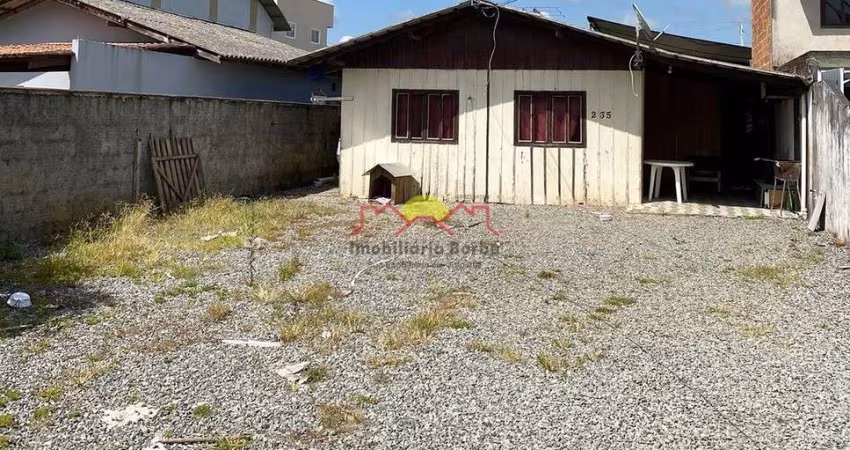 Casa com Amplo Terreno