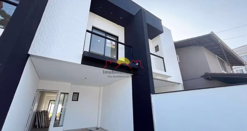 Sobrado Geminado com 03 Quartos e Sacada