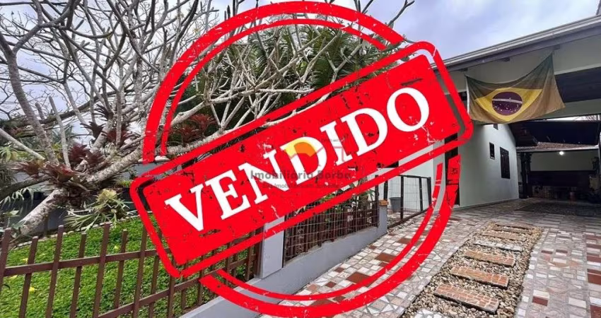 Casa com 02 Quartos e 03 Vagas de Garagem