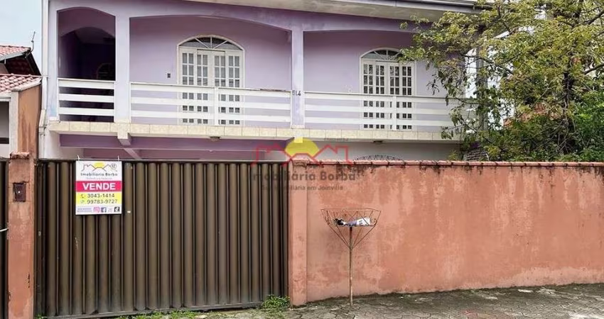 Casa Semi Mobiliada com 04 Quartos e 02 Sacadas