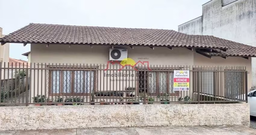 Ampla Casa com Suíte no Petrópolis