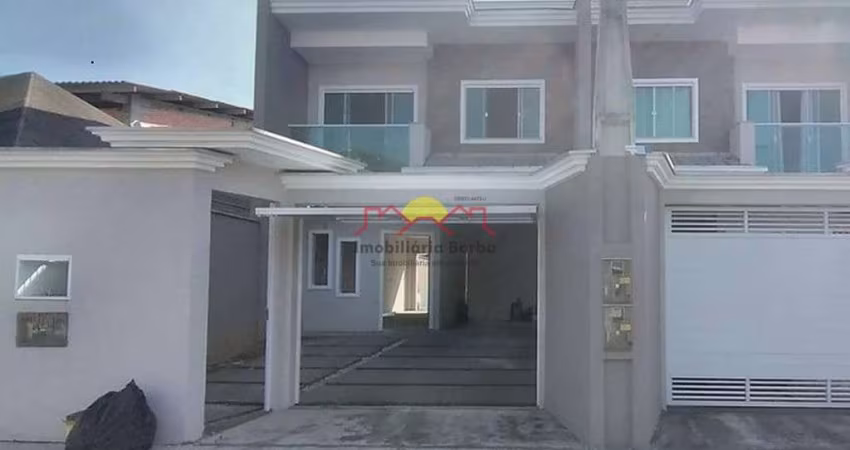 Sobrado Geminado com 03 Quartos e Sacada