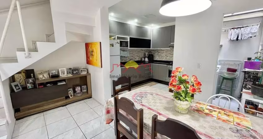 Sobrado Geminado Semi Mobiliado com 02 Quartos