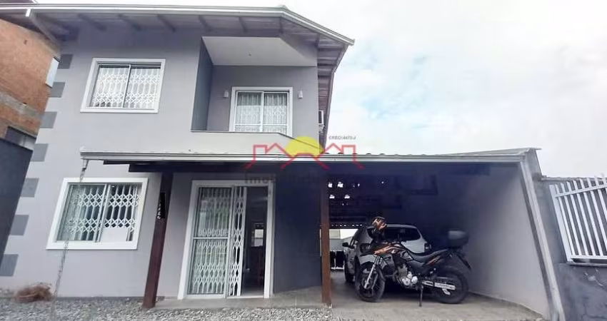 Sobrado Averbado Semi Mobiliado com 03 Quartos