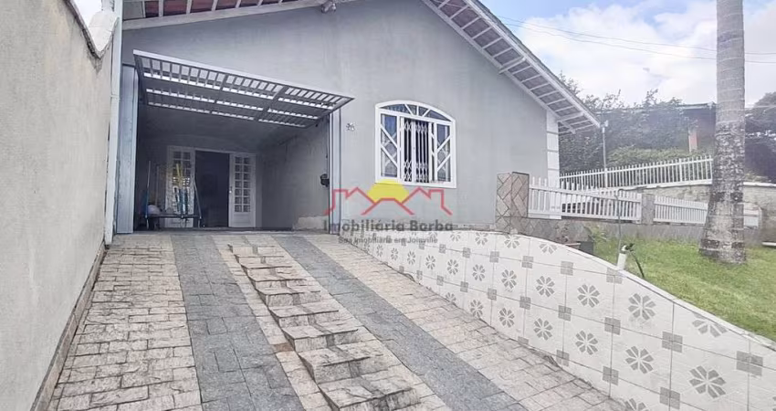 Casa Averbada Semi Mobiliada com 03 Quartos