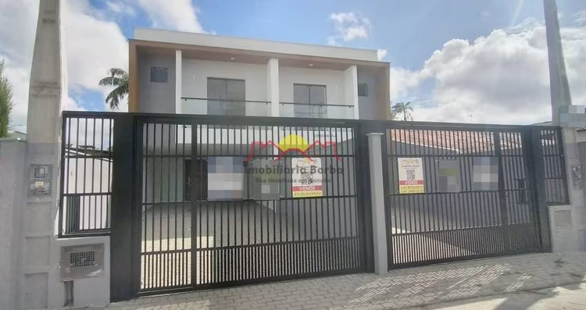 Amplo Sobrado Geminado com 04 Vagas de Garagem