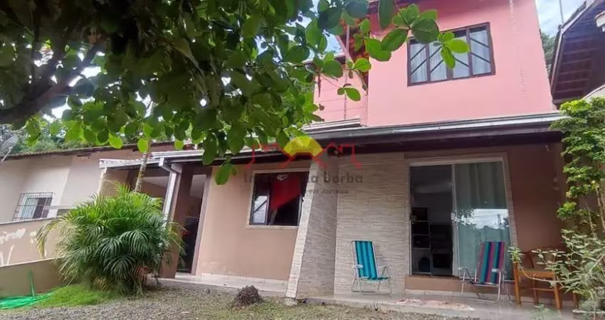 Sobrado com 03 Quartos e Sacada