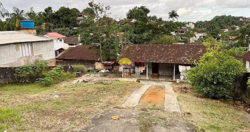 Amplo Terreno com Área Total de 450 m²