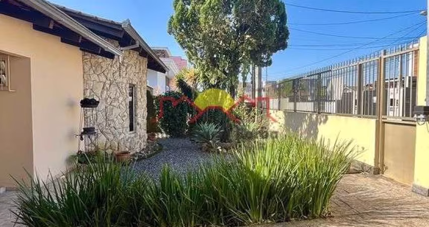 Casa Averbada Semi Mobiliada com Amplo Terreno