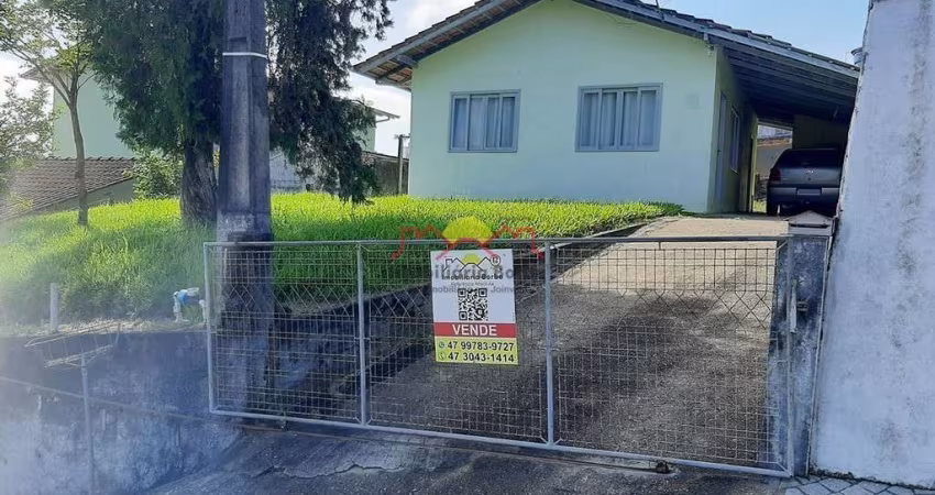 Casa com Amplo Terreno em Ótima Localização