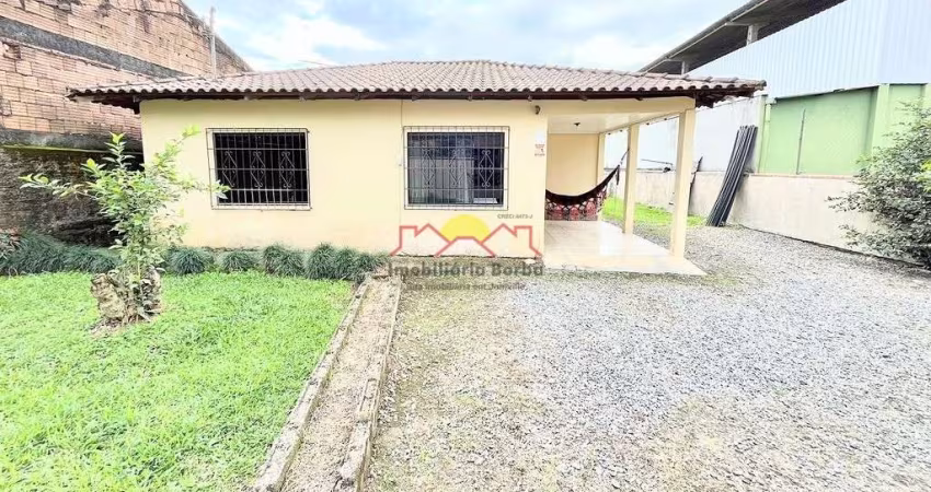 Casa com Amplo Terreno na Zona Sul