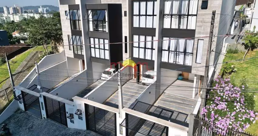 Triplex Semi Mobiliado com Suíte e Piscina