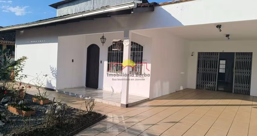 Casa com 03 Quartos e Churrasqueira no Floresta