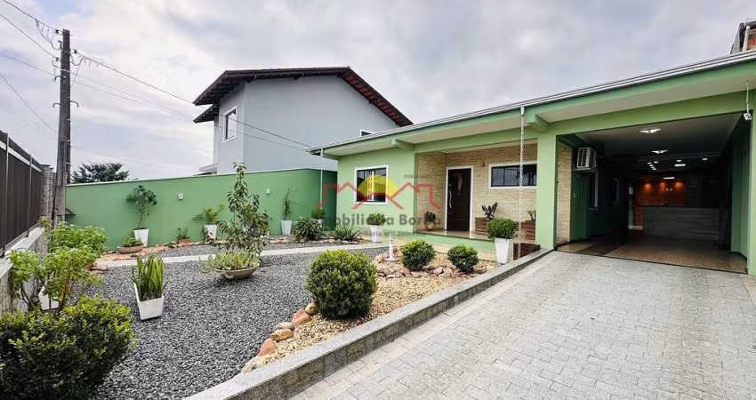 Excelente Casa com Suíte e Churrasqueira