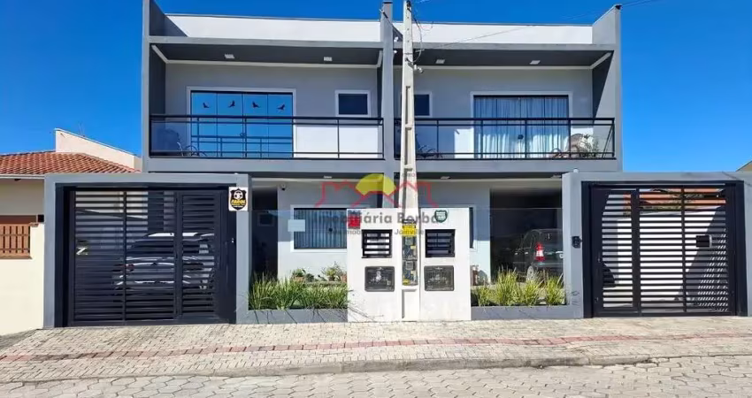 Sobrado Geminado Semi Mobiliado com 03 Quartos