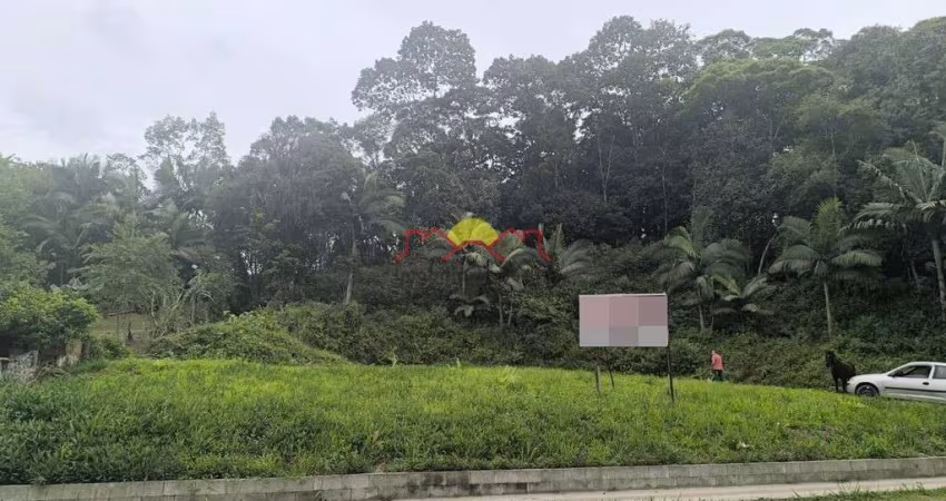 Amplo Terreno com Área Total de 1.383 m²