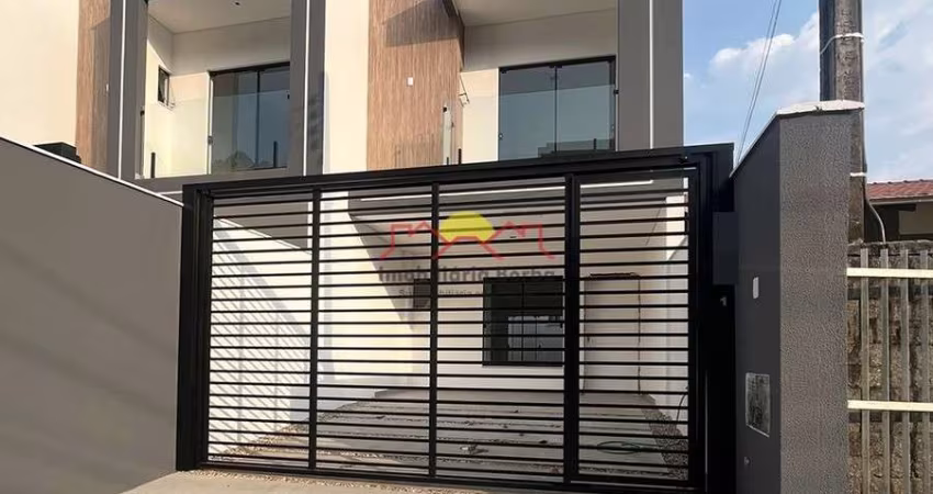 Sobrado Geminado com 03 Quartos e Churrasqueira