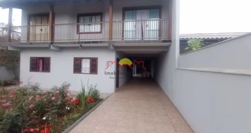 Amplo Sobrado com 06 Quartos e Edícula