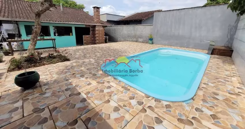 Casa Semi Mobiliada com 03 Quartos e Piscina