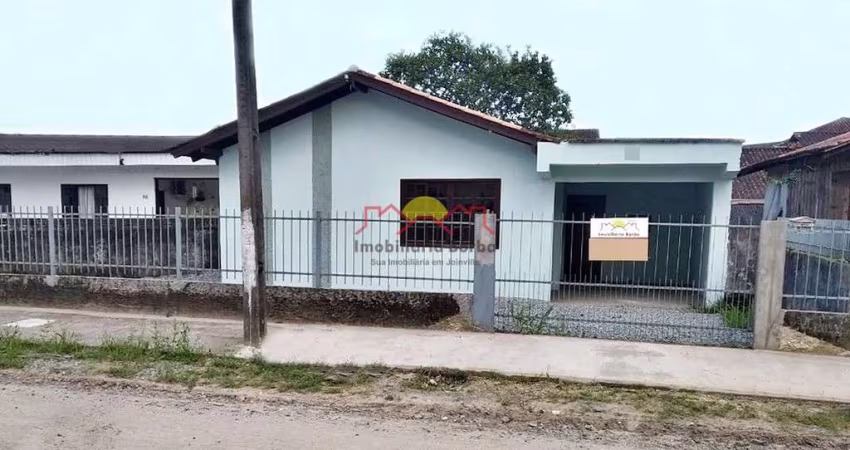 Casa com Amplo Terreno Nos Fundos