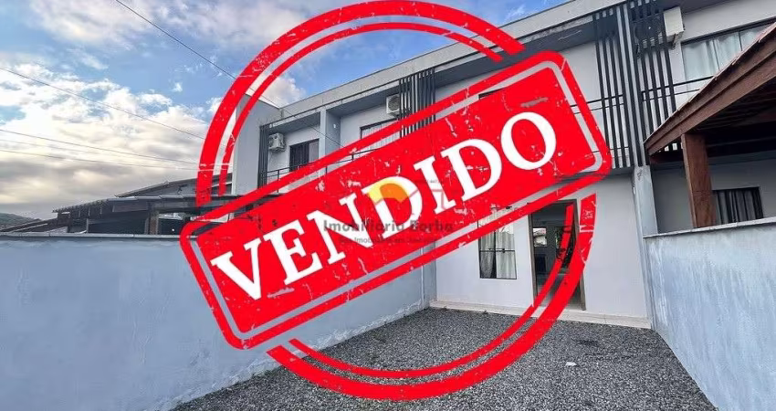Sobrado Geminado com 02 Vagas de Garagem