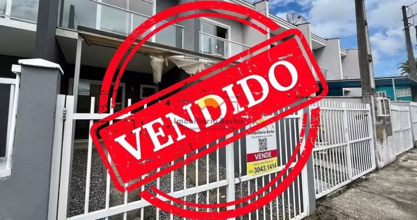 Sobrado Geminado com 02 Dormitórios e Sacada