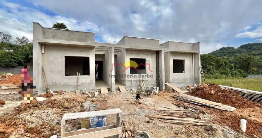 Casa Geminada com 02 Dormitórios no Boehmerwald