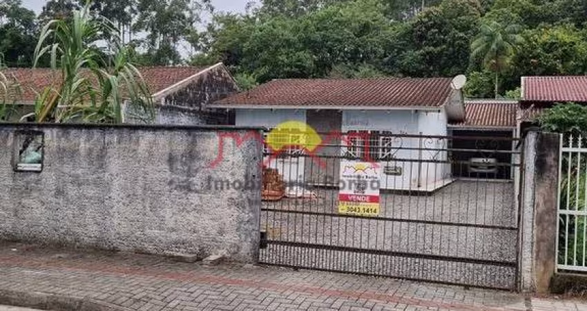 Casa com 03 Dormitórios no João Costa