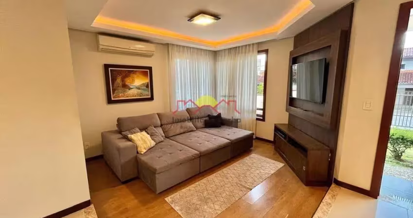 Casa com Amplo Terreno e 03 Dormitórios