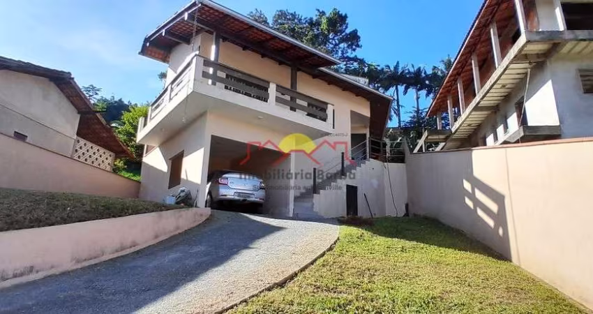 Sobrado Semi Mobiliado com 03 Quartos no Itaum
