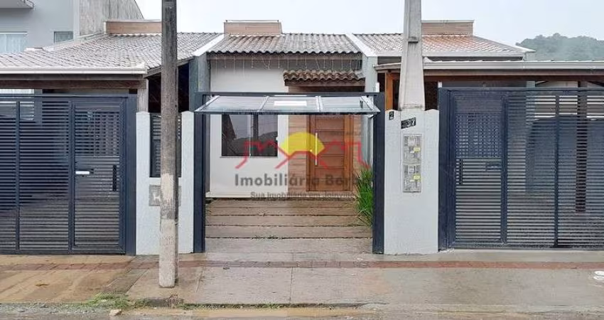 Excelente Casa Semi Mobiliada com 02 Quartos