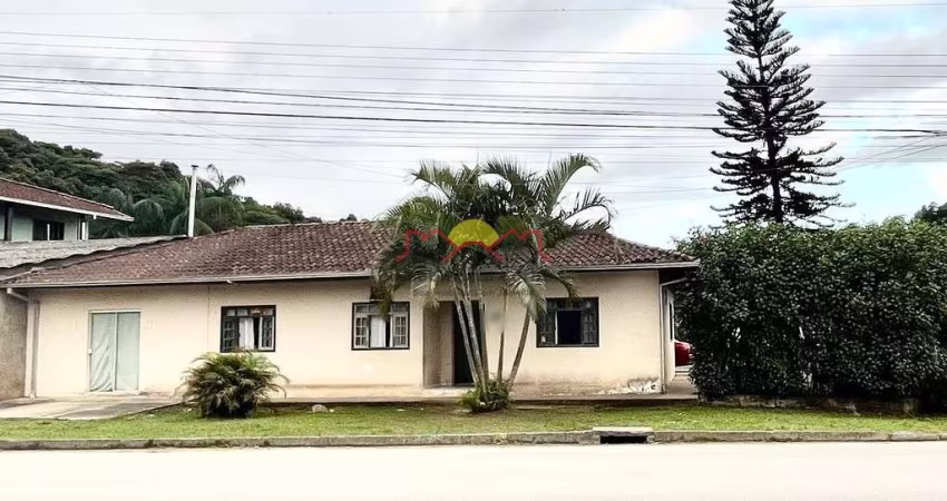 Casa com Amplo Terreno Próxima a BR-101