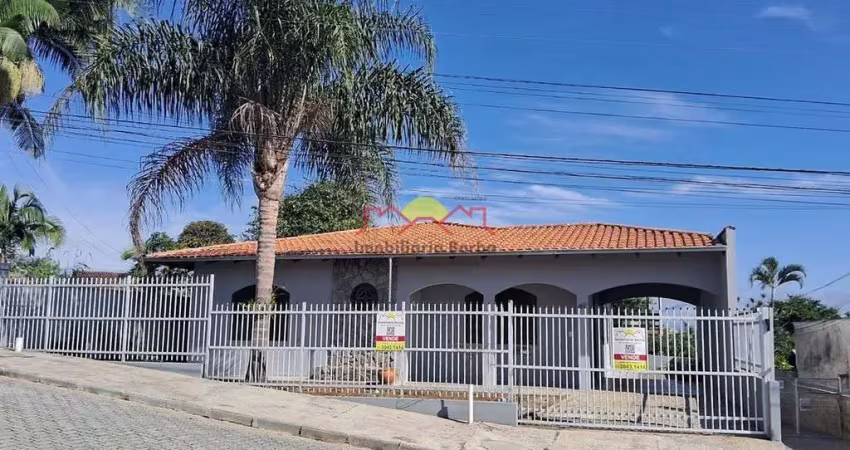 Casa de Alvenaria com Amplo Terreno