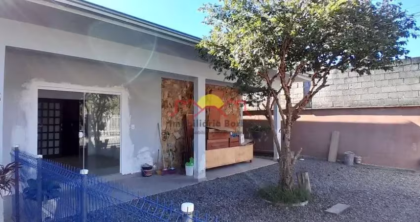 Casa com 3 quartos para alugar no João Costa, Joinville 