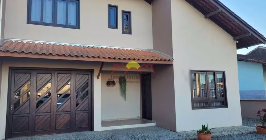 Casa com 3 quartos à venda no Petrópolis, Joinville 