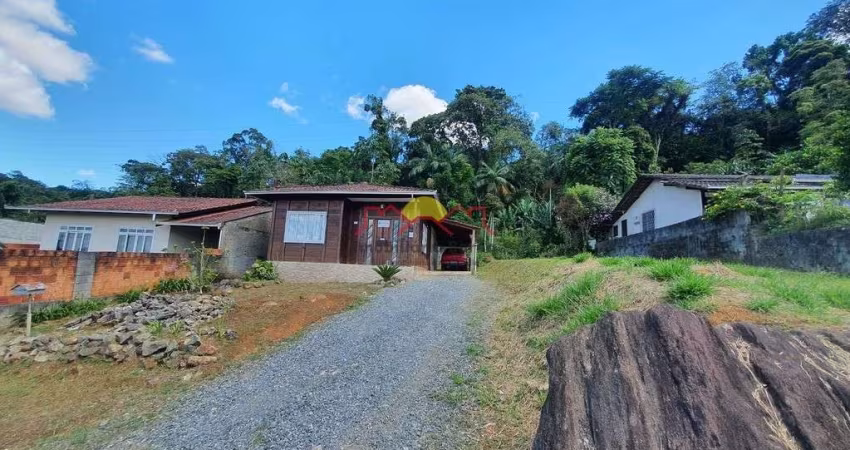 Casa Mista com Amplo Terreno