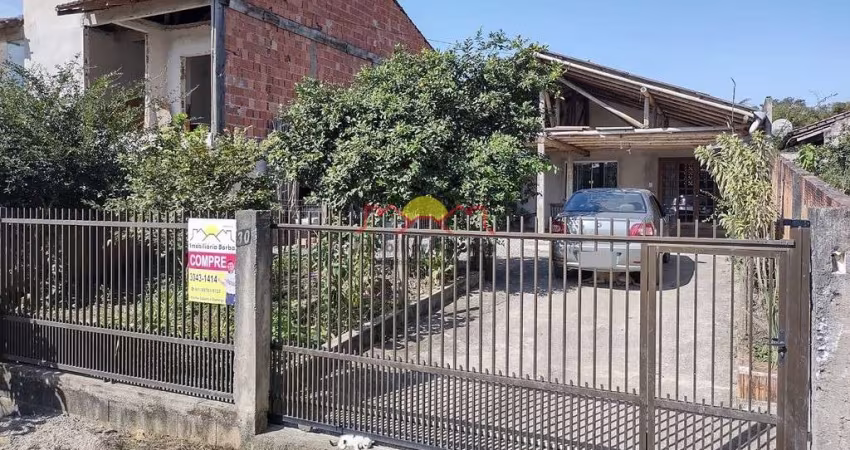 Casa com 03 Quartos e Churrasqueira em Araquari
