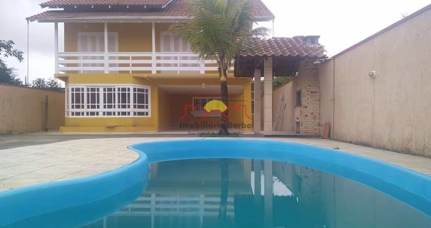 Lindo Sobrado com 03 Suítes e Piscina