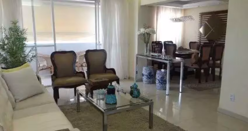 Cobertura Triplex com 6 dormitórios sendo 3 suítes no Bairro do Farol com 220m²