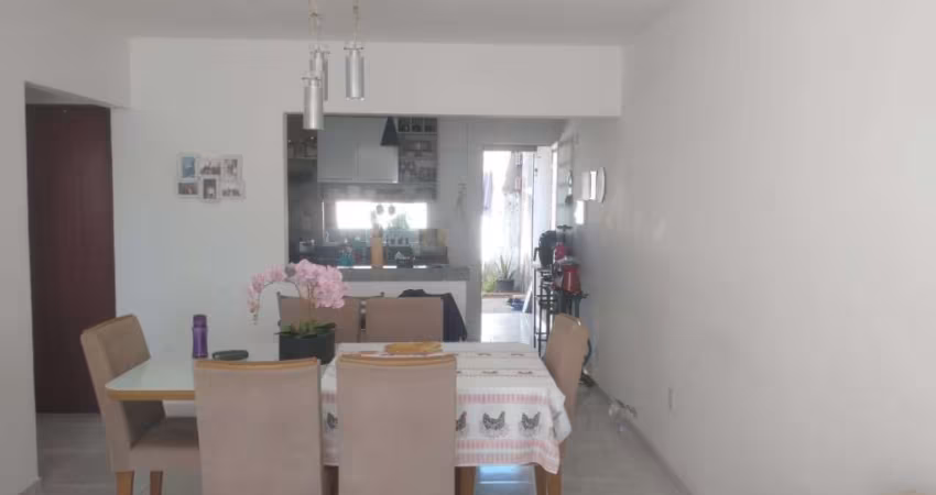 Casa em Condomínio Fechado com 2 domitórios em Marechal Deodoro - 90m²