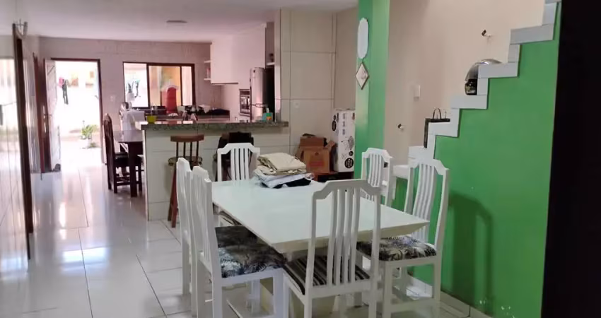 Casa com 1° andar contendo 5 dormitórios no Bairor da Serraria - 250m²
