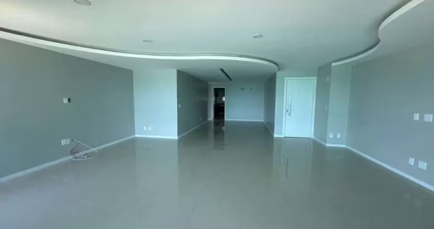 Apartamento de Alto Padrão Disponível para Locação no Bairro de Guaxuma com 4 suítes - 239m²