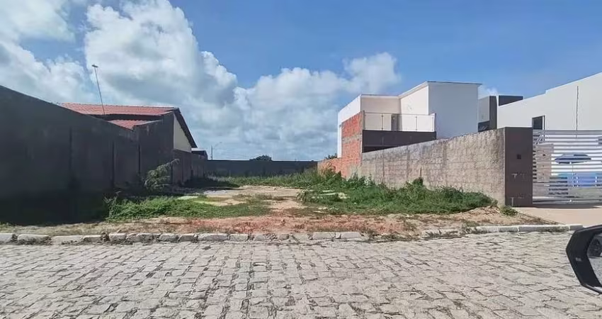 Terreno em Condomínio Fechado no Bairro de Massagueira - Marechal Deodoro (360m²)