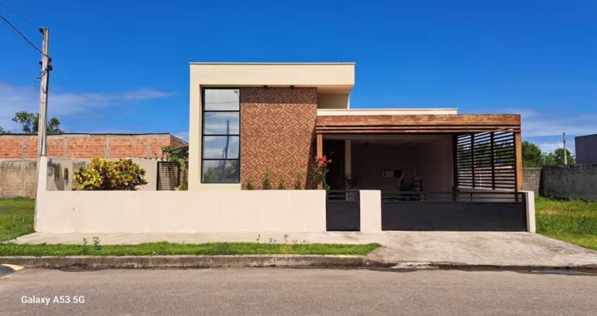 Casa em Condomínio Fechado com 3 dormitórios sendo 1 suíte em Marechal Deodoro - 140m²