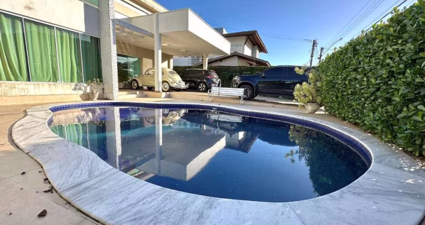 Casa Duplex com 4 suítes + DCE e Piscina no Jardim Petrópolis - 442m²