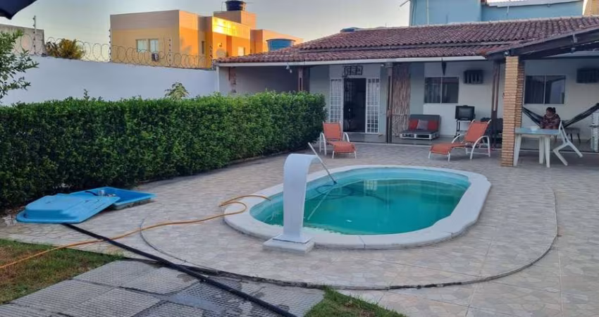 Casa Ampla com 3 dormitórios sendo 1 suíte em Marechal Deodoro - 360m²