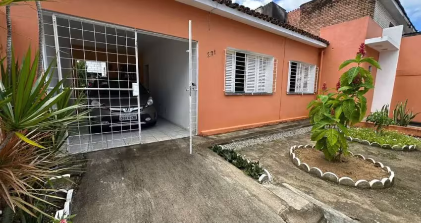 Casa com 3 dormitórios sendo 1 suíte no bairro do farol - 372m²